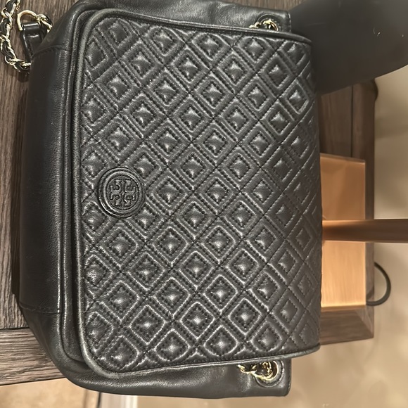 Tory Burch
Marion Quilted Flap Shoulder Bag - Picture 8 of 8